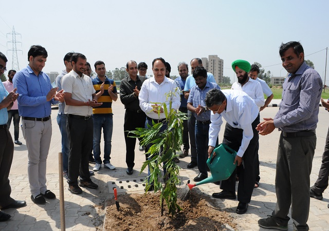  Visit of Prof. Deepak Pental, Former VC, Delhi University to NABI